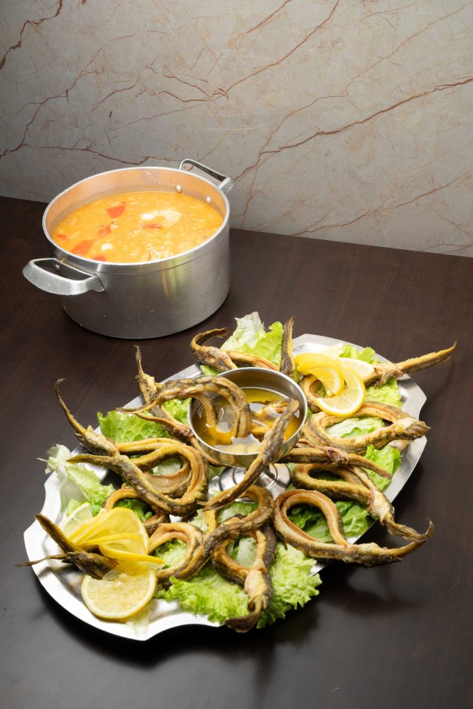 A Nossa Casa - Enguias Fritas com Arroz de Mar